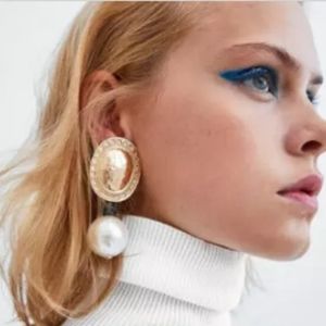 Elegant Big Simulated Pearl Alloy Earrings Ear Stu